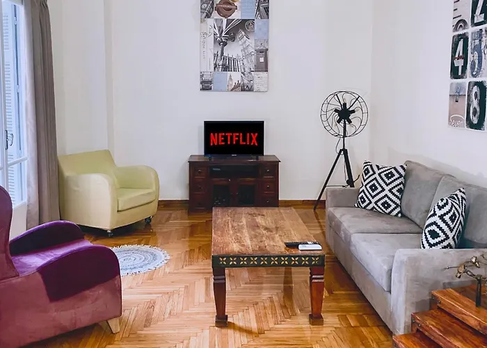 Spacious 2 Bedroom Downtown Athens - Explore Center By Foot