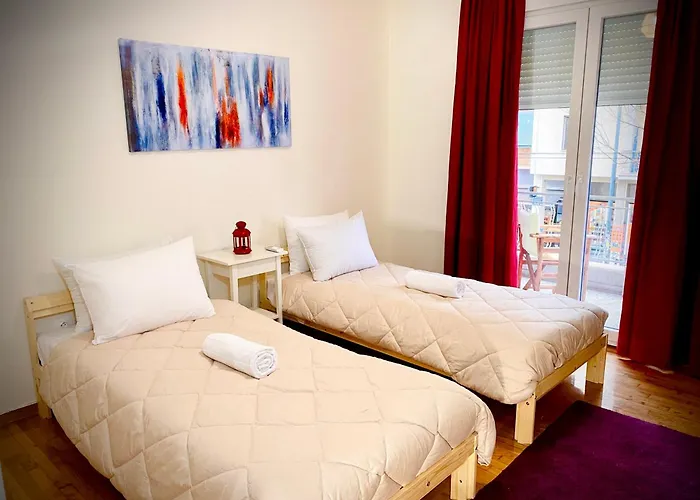 Spacious 2 Bedroom Downtown Athens - Explore Center By Foot